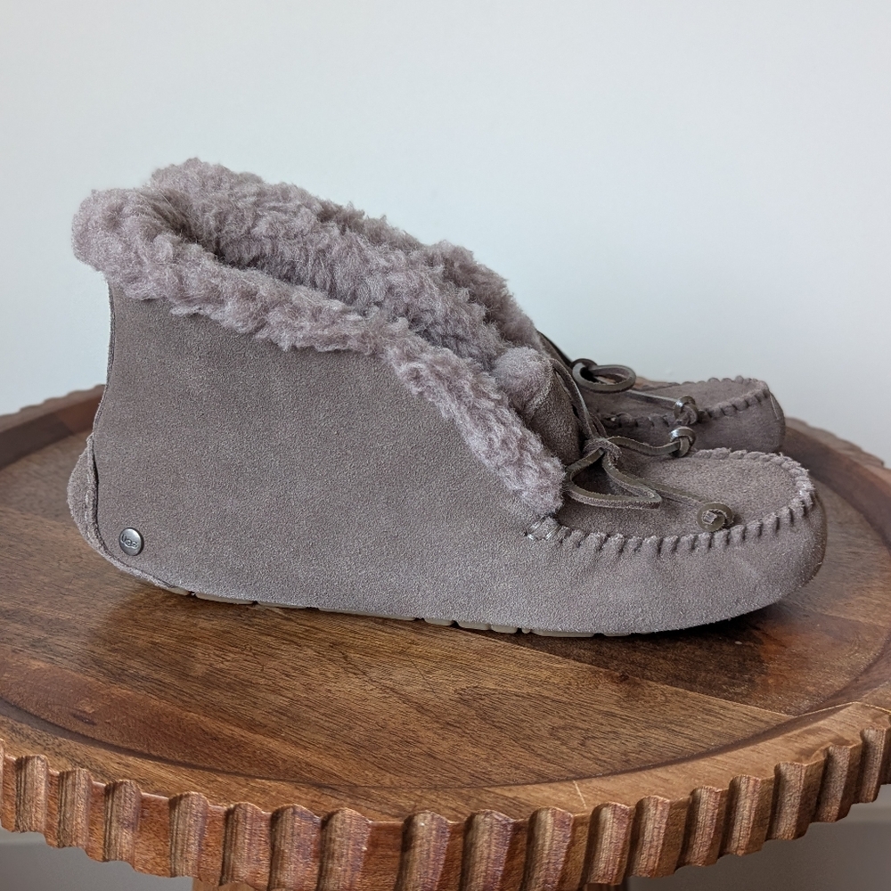 UGG Alena Gray Suede Sheepskin Cuff Moccasins Slippers Size US 9 Women